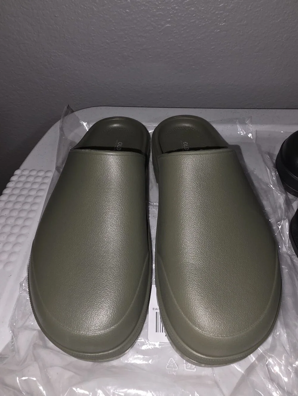 Bundle Of 2 Men's Old Navy Green & Black Eva Slip On Clogs Size 9